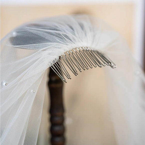 Pearl Beaded Short Wedding Veil with Comb Waist Length main image 9